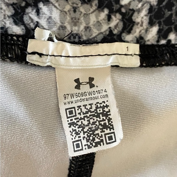 Under Armour Mesh Panel Snake Skin Pattern Capri Pants - Picture 4 of 7